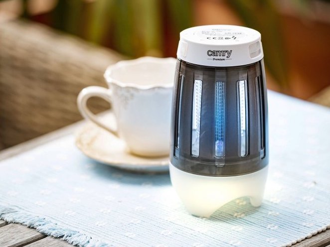 praktický nabíjateľný lapač hmyzu - lampa proti komárom